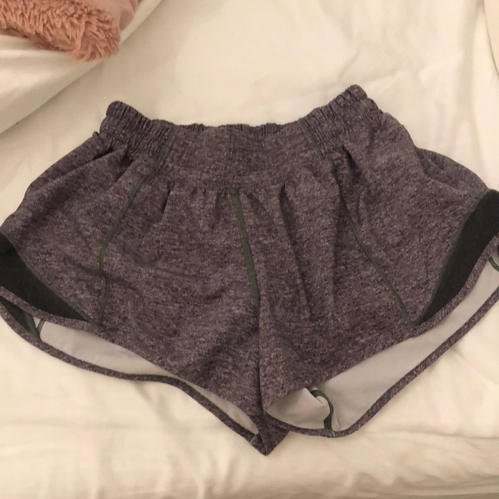 Lululemon hotty hot low rise shorts 2.5”